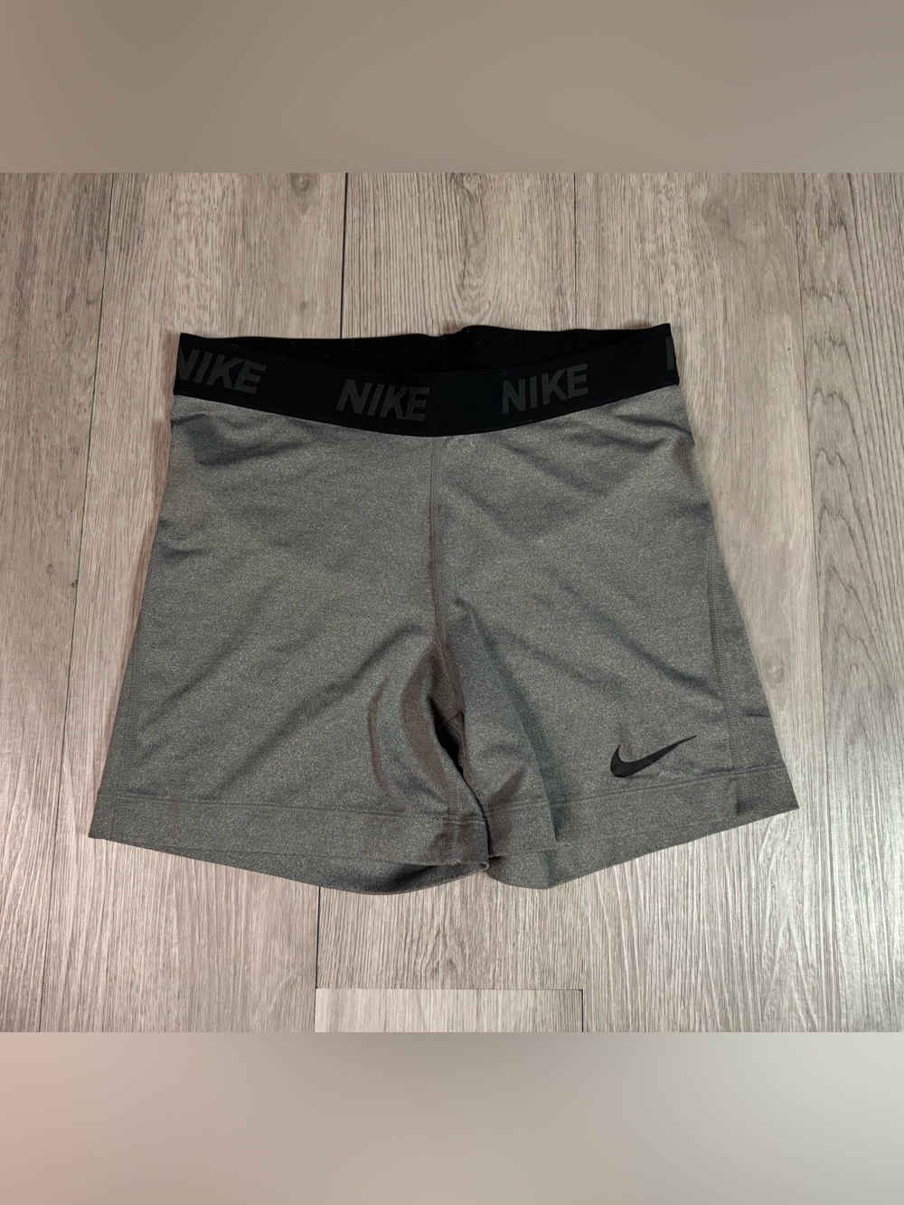 Nike Dri-FIT Women’s Gray/Black Compression Training Shorts 2" Inseam M